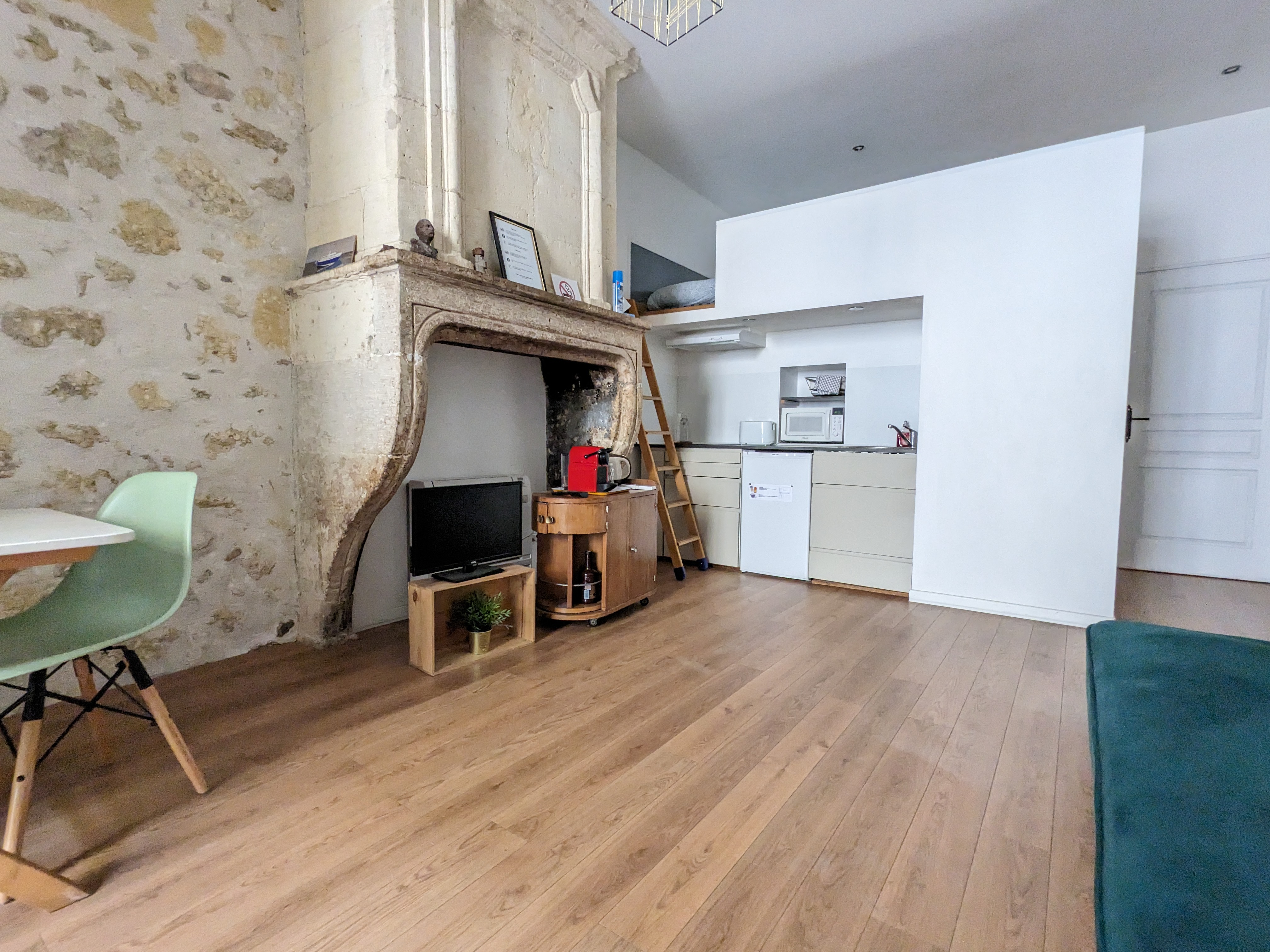 Letto queen size nel soppalco, Studio Blu B&B Bordeaux Saint Michel
