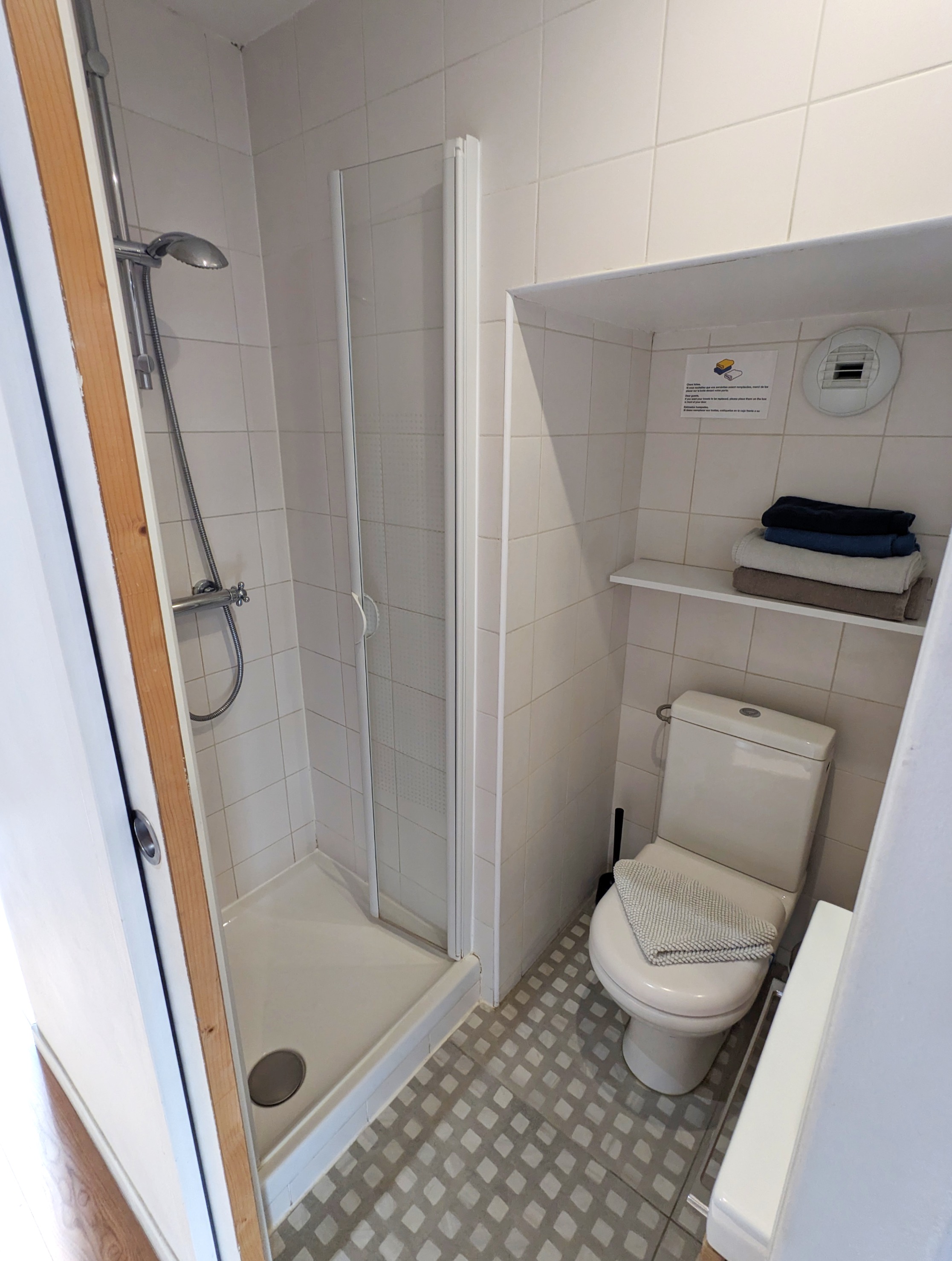 Bagno con doccia, Studio Giallo B&B Bordeaux Saint Michel
